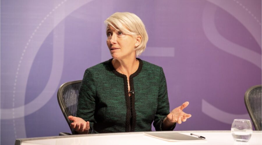 Emma Thompson in Years and Years. Credits Starzplay Italia