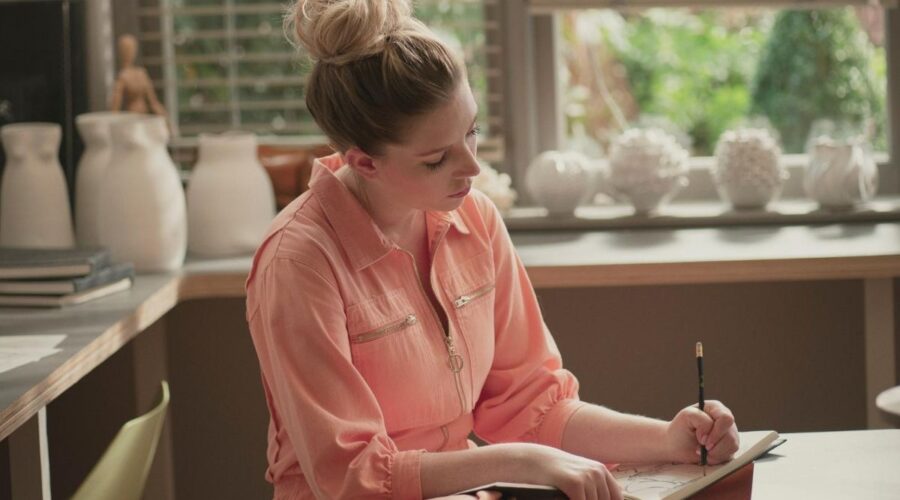 Katherine Ryan in The Duchess episodio 2, Credits Simon Ridgway e Netflix