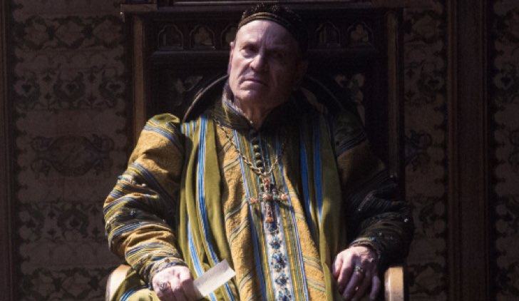 Papa Giovanni XXI (Tchéky Karyo) Il nome della rosa Credits RAI