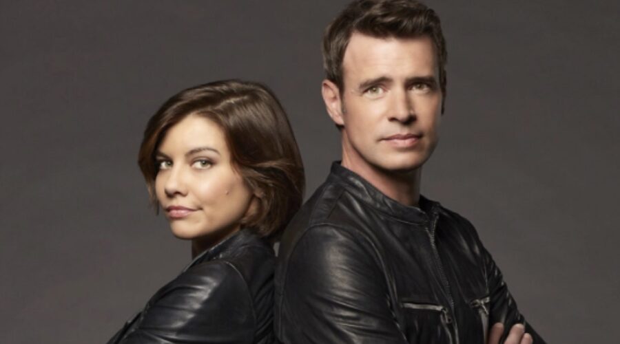 WHISKEY CAVALIER LAUREN COHAN nei panni di FRANKIE TROWBRIDGE e SCOTT FOLEY nei panni di WILL CHASE - WHISKEY CAVALIER Credits Warner e Mediaset