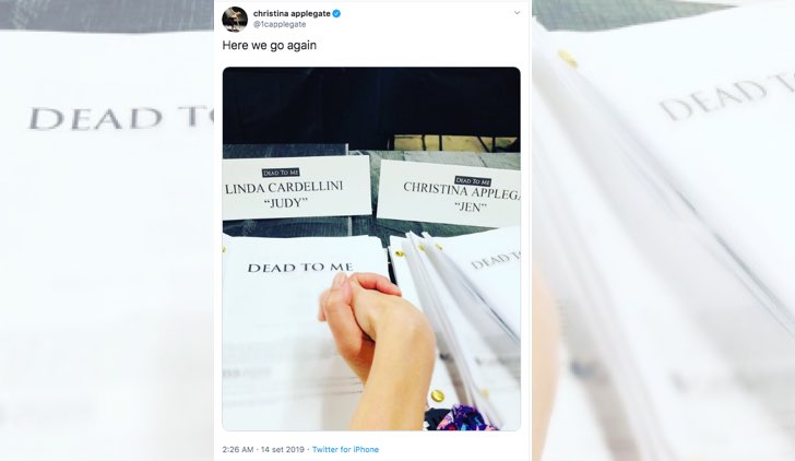 Dead To Me 2 stagione copioni foto condivisa da Christina Applegate sul suo profilo Twitter verificato
