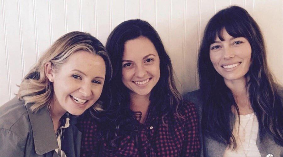 Da sinistra: Beverley Mitchell, Mackenzie Rosman e Jessica Biel. Credits: @beverleymitchell/Instagram.