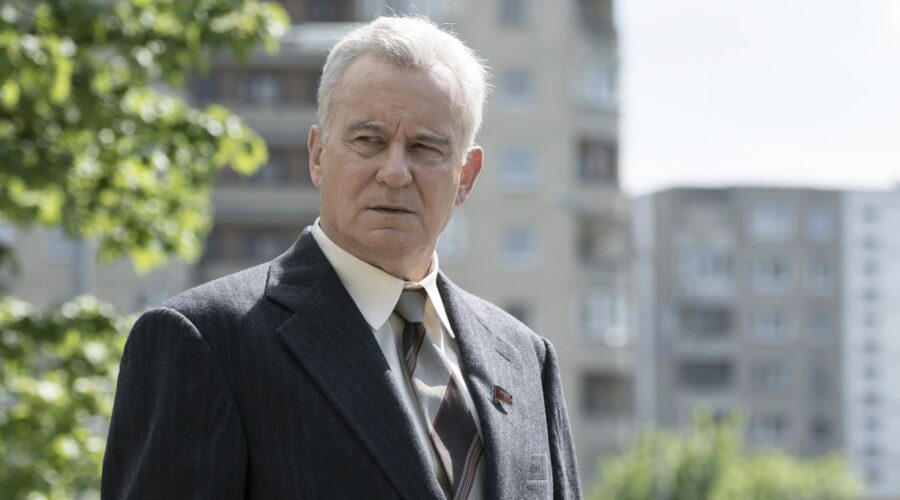 CHERNOBYL Stellan Skarsgard interpreta Boris Shcherbina Credits Liam Daniel, HBO e SKY