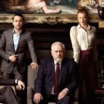 Da sinistra: Jeremy Strong, Kieran Culkin, Brian Cox, Sarah Snook e Alan Ruck in Succession. Credits: HBO via Sky Italia.