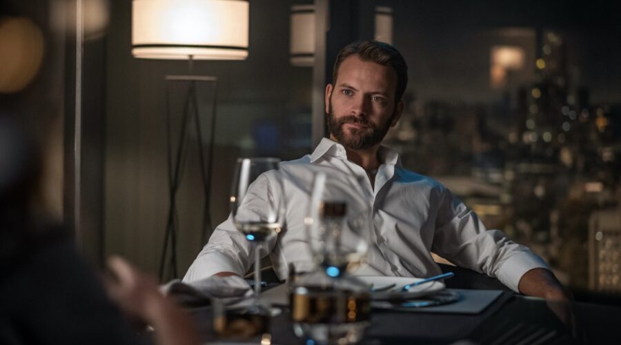 Alessandro Borghi nei panni di Massimo Ruggero. Credits Sky Italia/Antonello & Montesi