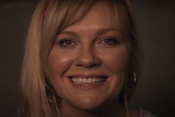 Kirsten Dunst in un fotogramma del trailer di On Becoming a God. Credits Youtube Sony Pictures Entertainment