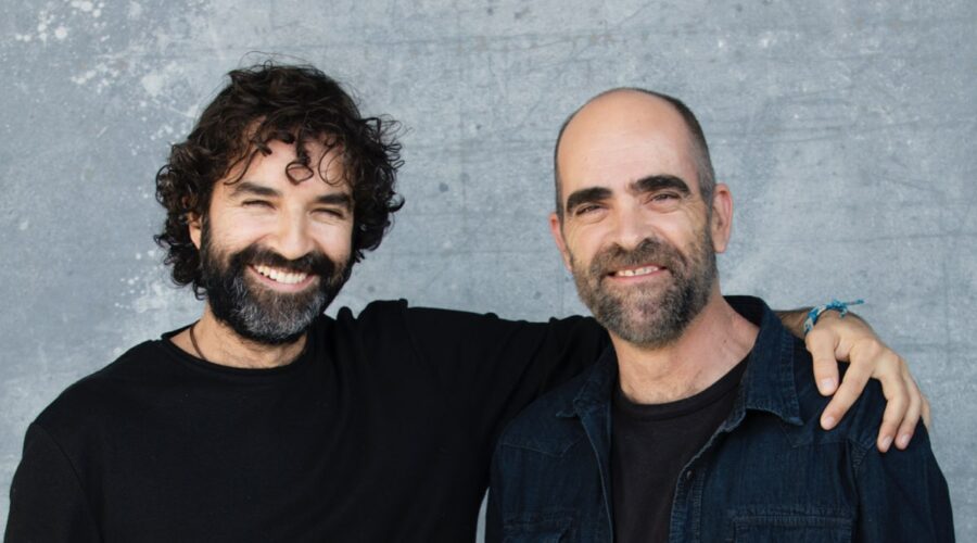 Da sinistra Mateo Gil e Luis Tosar, regista e protagonista de I Favoriti Di Mida. Credits: Nani Gutiérrez/Netflix.