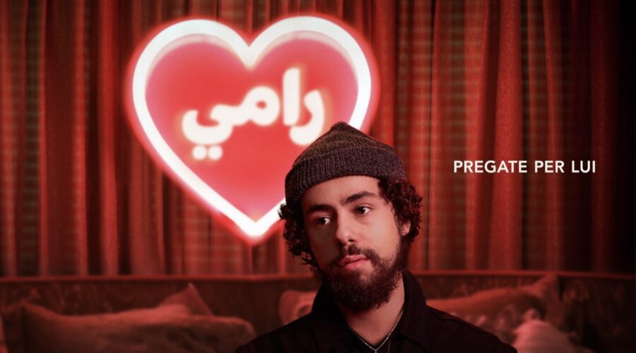 Ramy Youssef nel poster della seconda stagione di Ramy Credits Starzplay