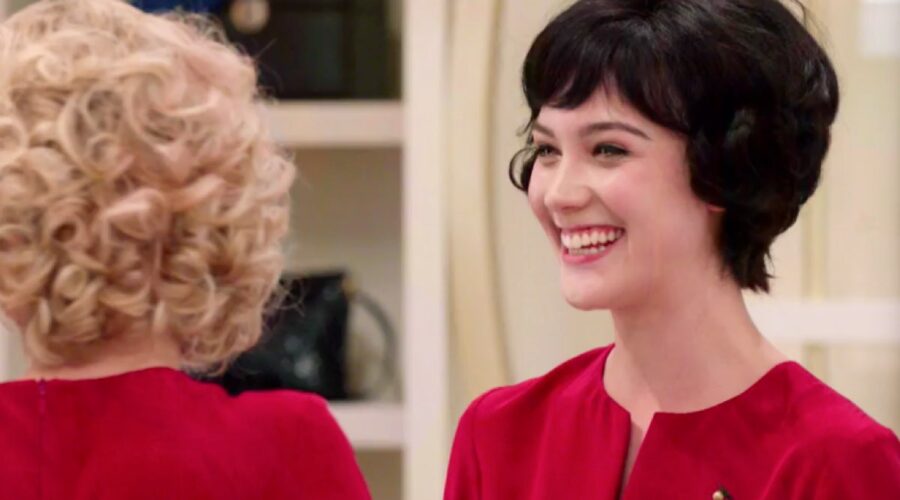 Il Paradiso delle Signore 4 Irene e Marina con la divisa natalizia nella puntata 44 Credits RAI