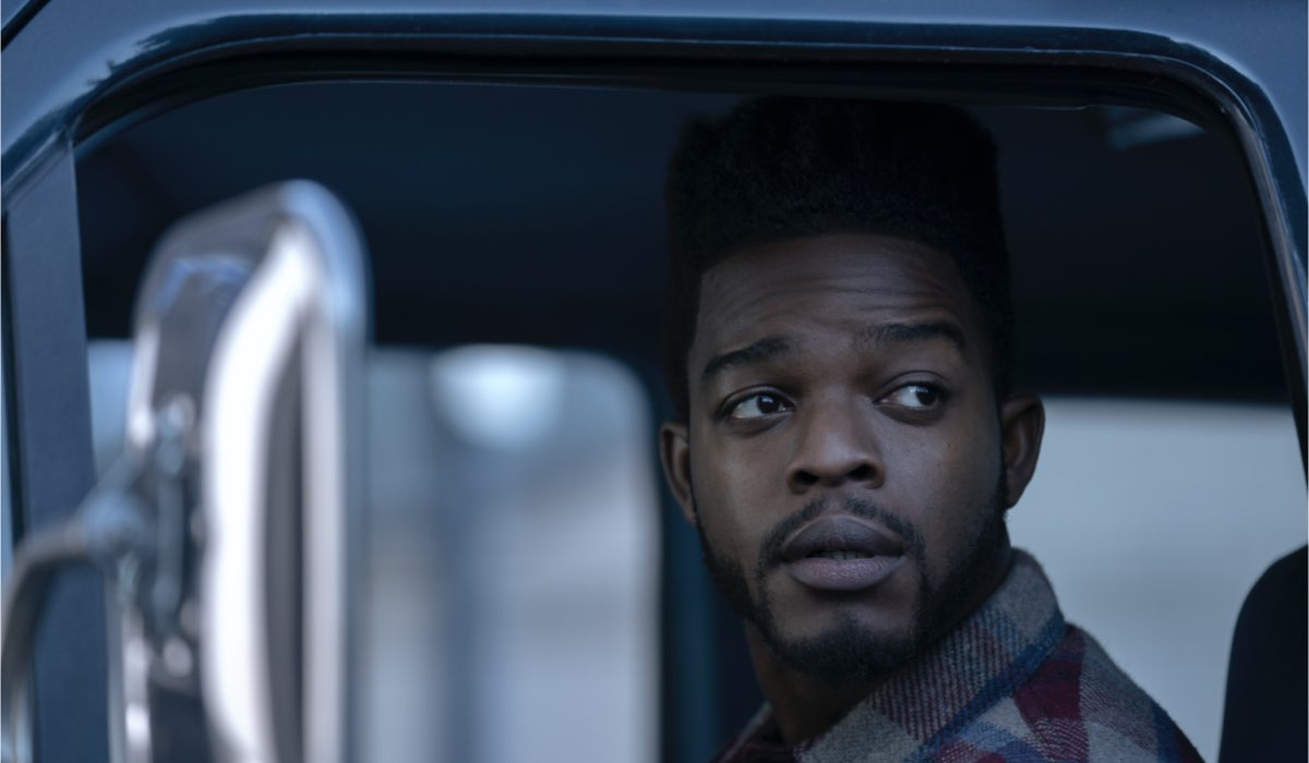 Stephan James nei panni di Walter Cruz in Homecoming 2. Credits Amazon Prime Video