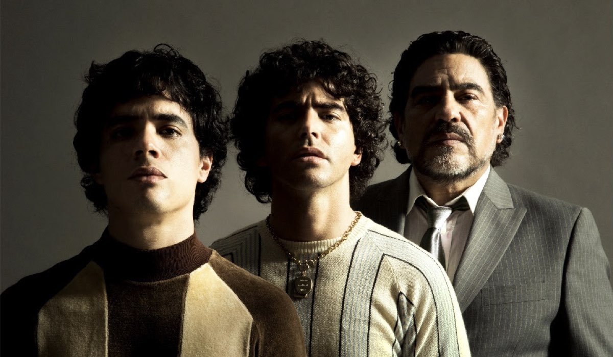 Da sinistra: Nicolás Goldschmidt, Nazareno Casero e Juan Palomino in una prima foto di Maradona: Sueño Bendito. Credits: Amazon Prime Video.