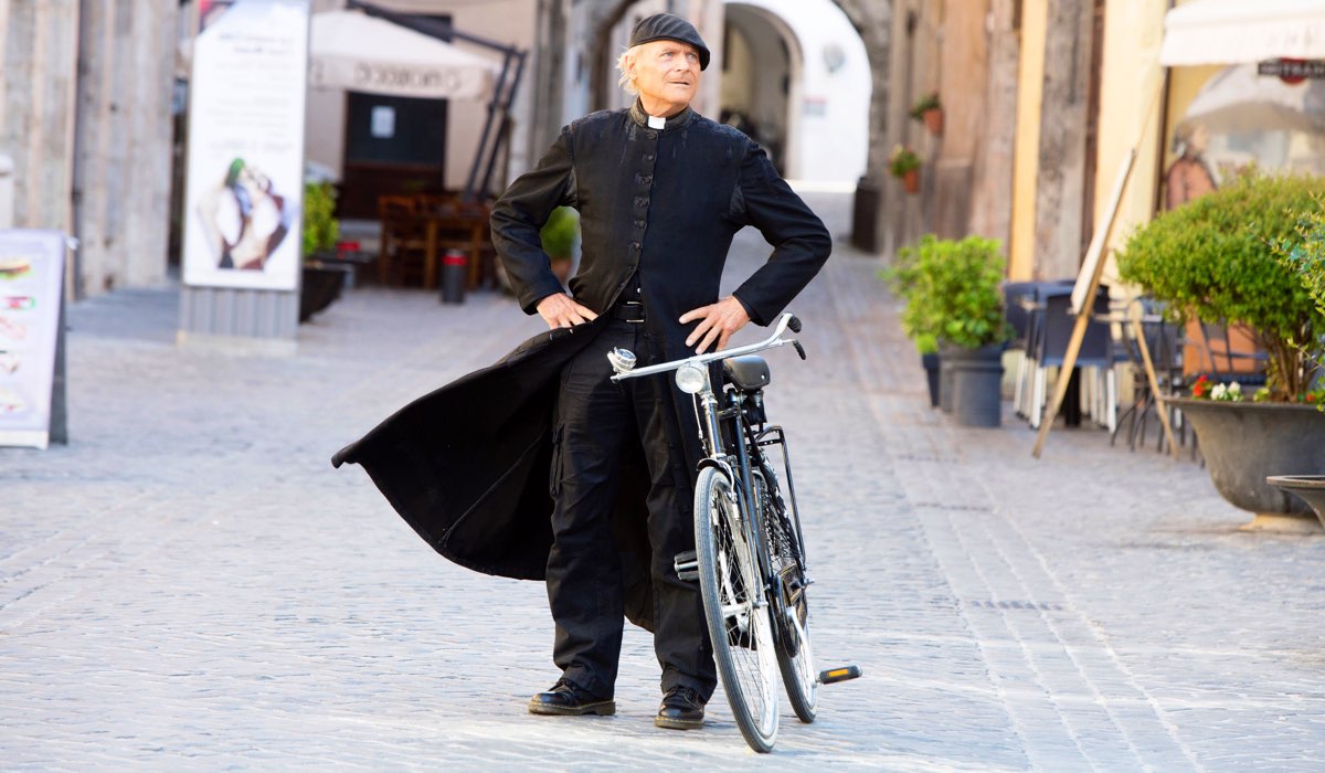 Don Matteo 12 stagione su Rai Uno dal 9 gennaio 2020, qui Terence Hill nei panni del protagonista Credits RAI e Ph. Luisa Cosentino
