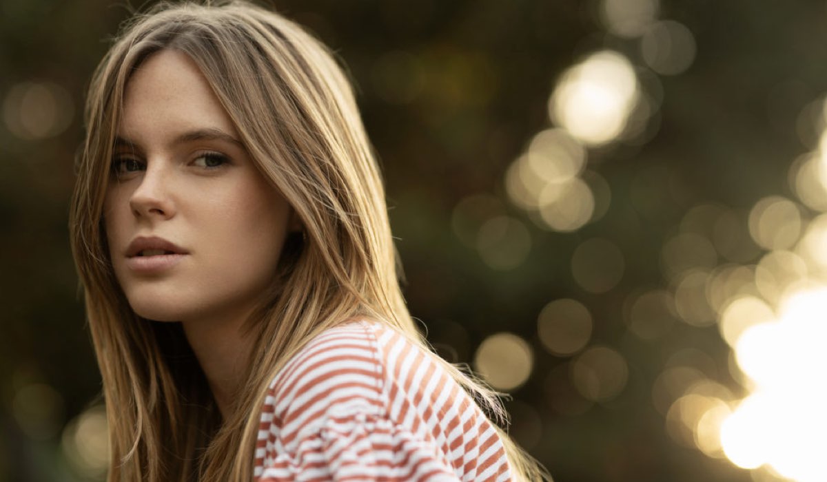 Juju Di Domenico è nel cast de La guerra è finita, Curon, Il Paradiso delle Signore, 1994 e Un passo dal cielo 4, qui in uno scatto in posa Credis foto di Paolo Stucchi