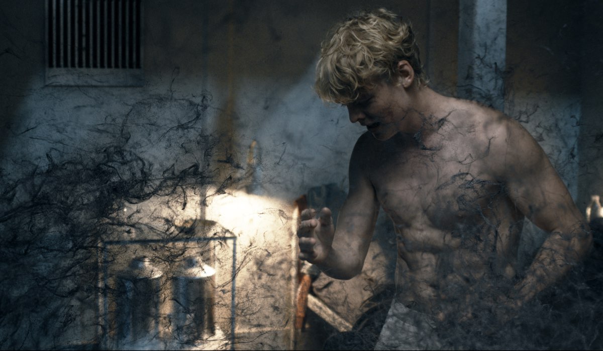 Lucas Lynggaard Tønnesen (Rasmus) in una scena di The Rain 2. Courtesy of Netflix