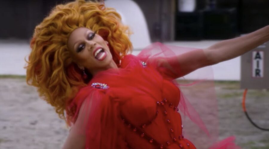 RuPaul Charles nei panni della drag queen Ruby in un fotogramma del trailer di Red in AJ and The Queen. Credits Netflix