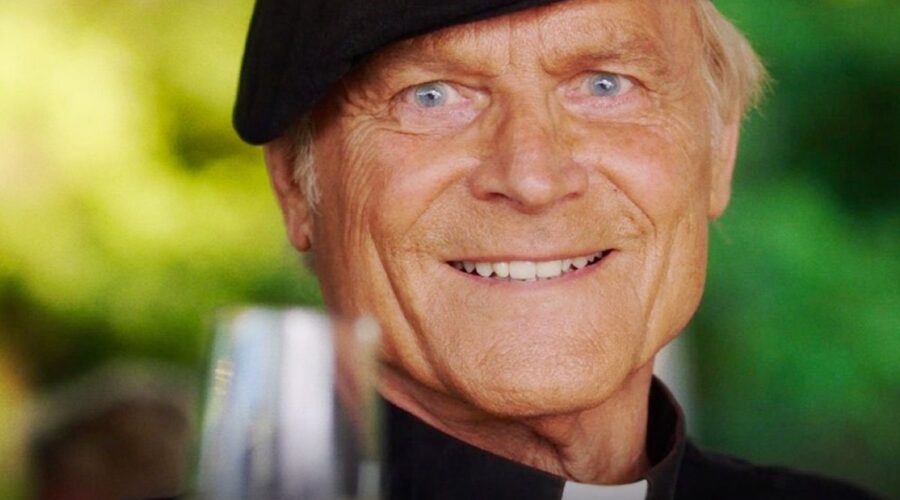 Don Matteo 12 terza puntata con Terence Hill nei panni di Don Matteo Credits RAI