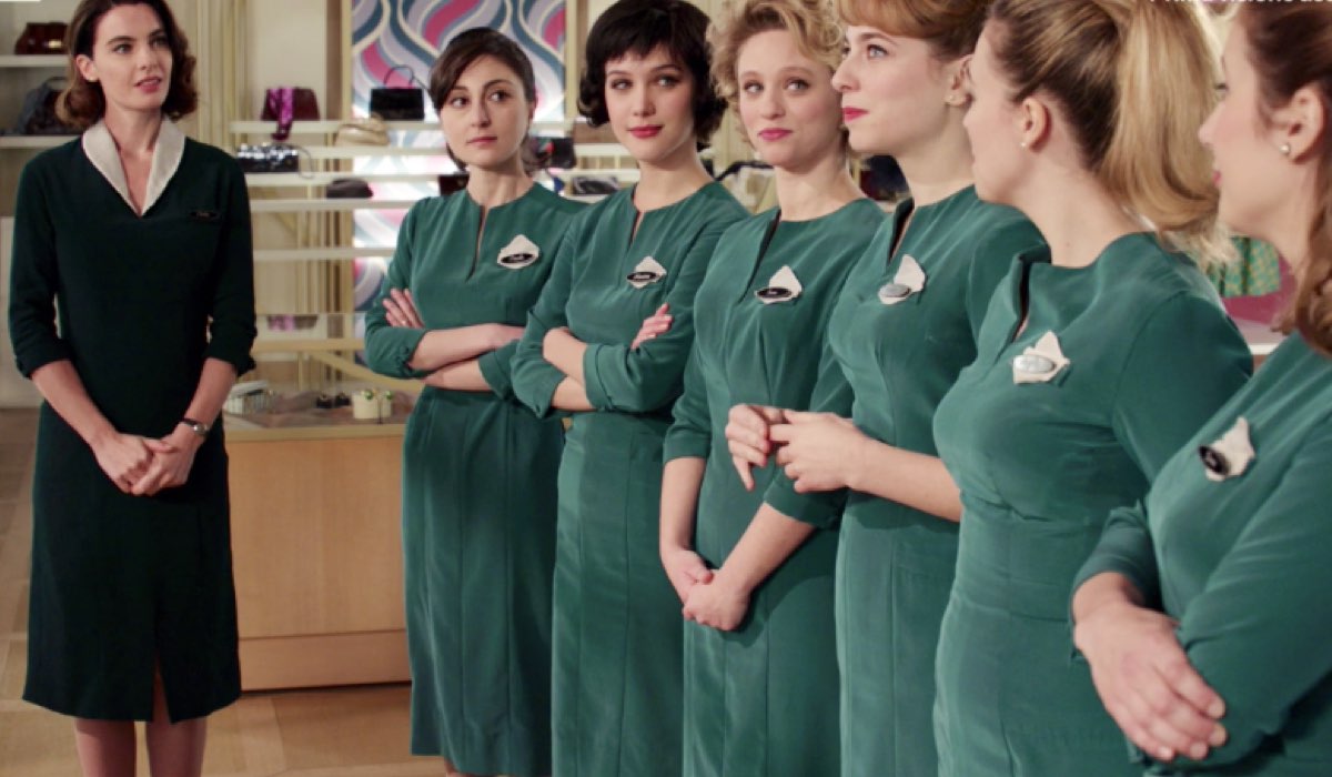 Il Paradiso delle Signore 4 le Veneri danno un riscontro sulla qualità dei trucchi di Gilberto Sacco a Clelia e Vittorio, qui nella puntata 91 Credits RAI