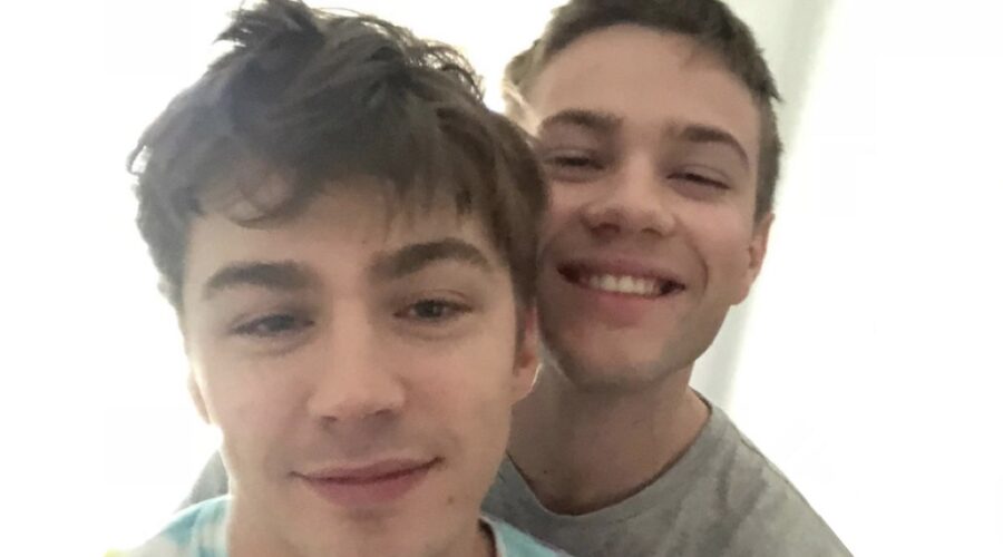 Miles Heizer fidanzato con Connor Jessup Credits post Instagram @connorwjessup