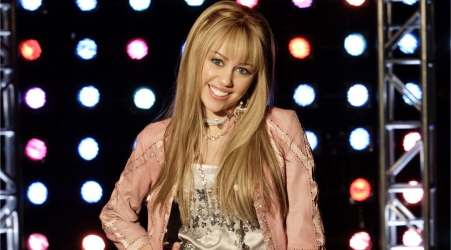 Miley Cyrus nei panni di Hannah Montana in una foto della serie. Credits The Walt Disney Company Italia