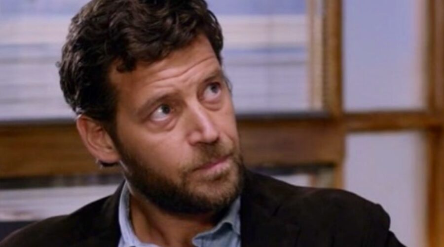 Tommaso Basili entra nel cast de Il Paradiso delle Signore 4, qui in una foto pubblicata dall'attore sul suo profilo IG commentata con l'hashtag L'isola di Pietro 3 Credits Mediaset