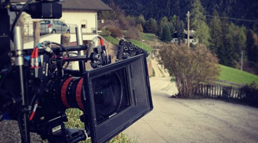 Vite in fuga, foto di scena condivisa dal regista Luca Ribuoli sul account Instagram