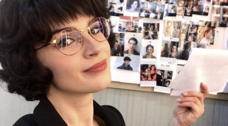 Il Paradiso delle Signore 4 Enza Sampò interpretata da Elisa Muriale, qui in una foto pubblicata dalla attrice sul suo profilo Instagram il 15 marzo 2020