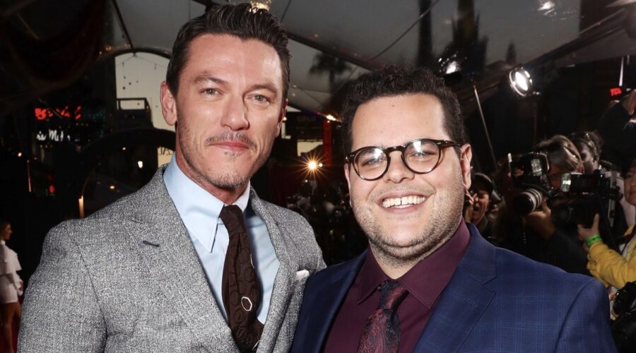 Luke Evans e Josh Gad sono nel cast de La bella e la bestia serie tv prequel su Gaston e Le Tont, qui a una premiere di Beauty and the Beast in California Credits Todd Williamson e Getty Images