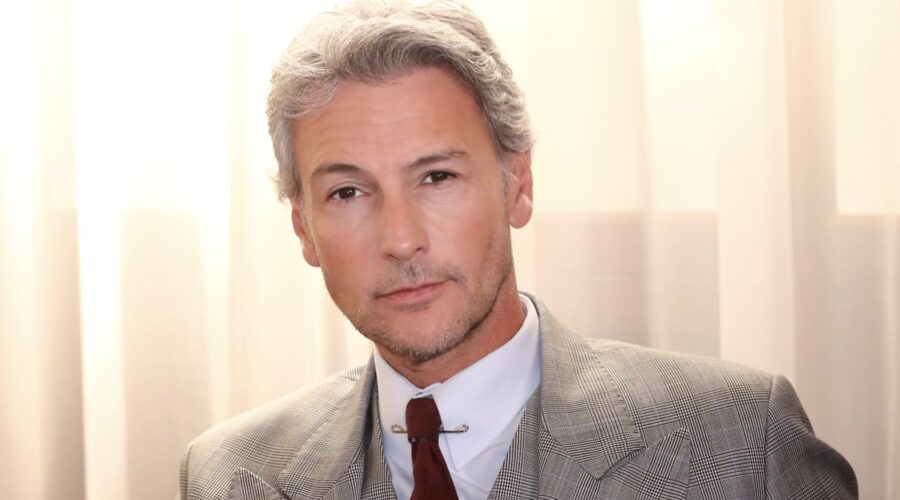 Roberto Farnesi interpreta Umberto Guarnieri ne Il Paradiso delle Signore Daily Credits RAI