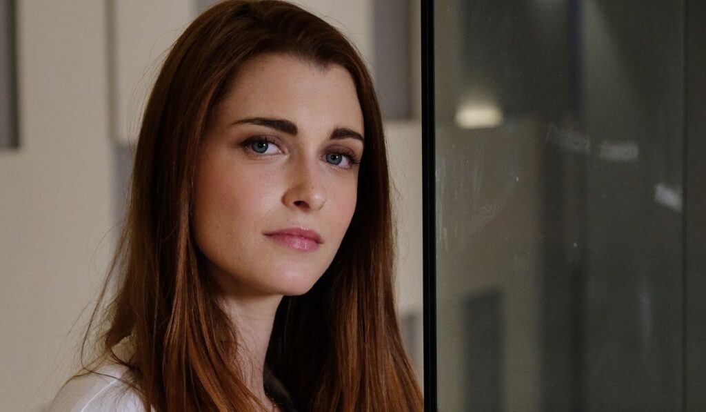 Perché Elena Non C'è Nella 7 Stagione
