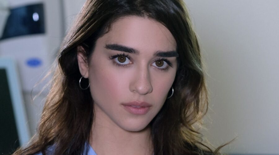 Simona Tabasco è Elisa Russo nella fiction Doc- Nelle tue mani, Credits Rai