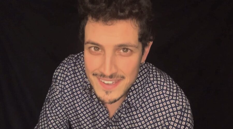 10 giorni Almeno Emanuel Caserio interpreta Marco e è anche ideatore e regista della web serie Credits Emanuel Caserio, Vittorio Torre, Marco Terenziani, Massimiliano Mattiello, Santina Cardile