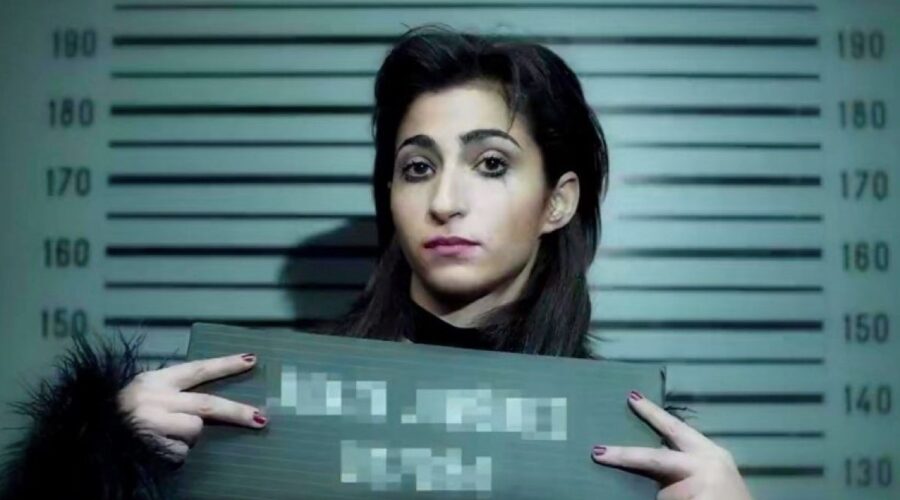 Alba Flores è Nairobi ne La Casa di Carta 1x01 credits Netflix