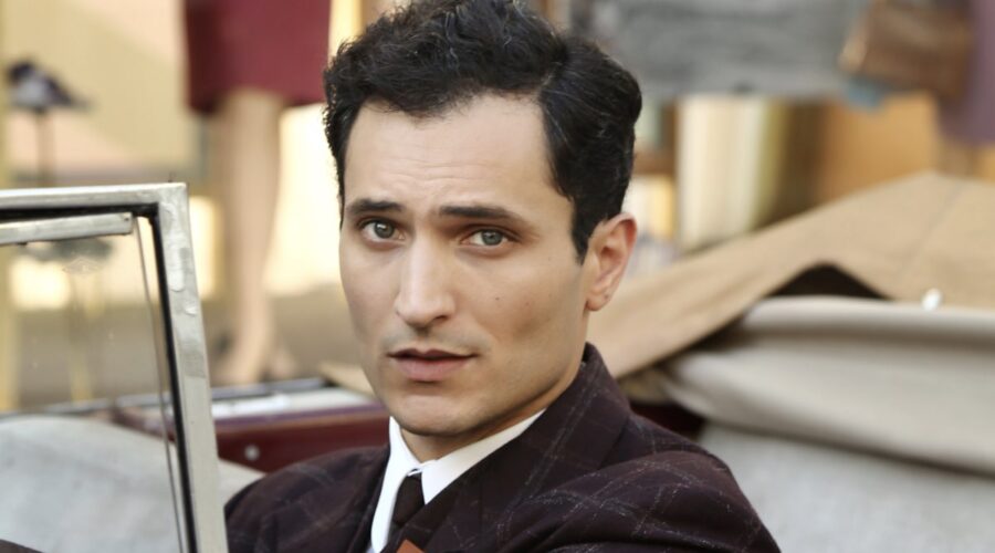 Alessandro Tersigni interpreta Vittorio Conti ne Il Paradiso delle Signore, qui nella stagione Daily 2 Credits RAI