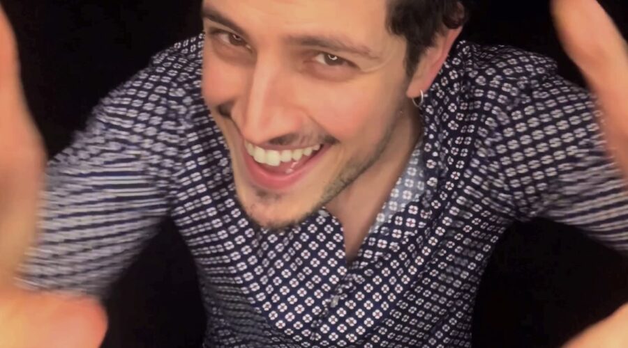 Dieci giorni Almeno Emanuel Caserio interpreta Marco e è anche ideatore e regista della web serie Credits Emanuel Caserio, Vittorio Torre, Marco Terenziani, Massimiliano Mattiello, Santina Cardile