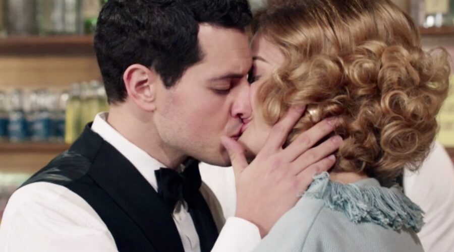 Il Paradiso delle Signore 4 Salvatore e Gabriella interpretati da Emanuel Caserio e Ilaria Rossi, qui nella puntata 114 Credits RAI