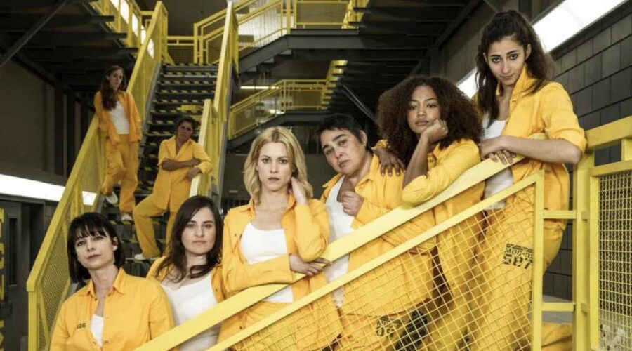 Najwa Nimri, Inma Cuevas, Maggie Civantos, María Isabel Díaz Lago, Berta Vázquez e Alba Flores sono Zulema, Anabel, Macarena, Sole, Rizos e Saray in Vis a Vis credits Netflix