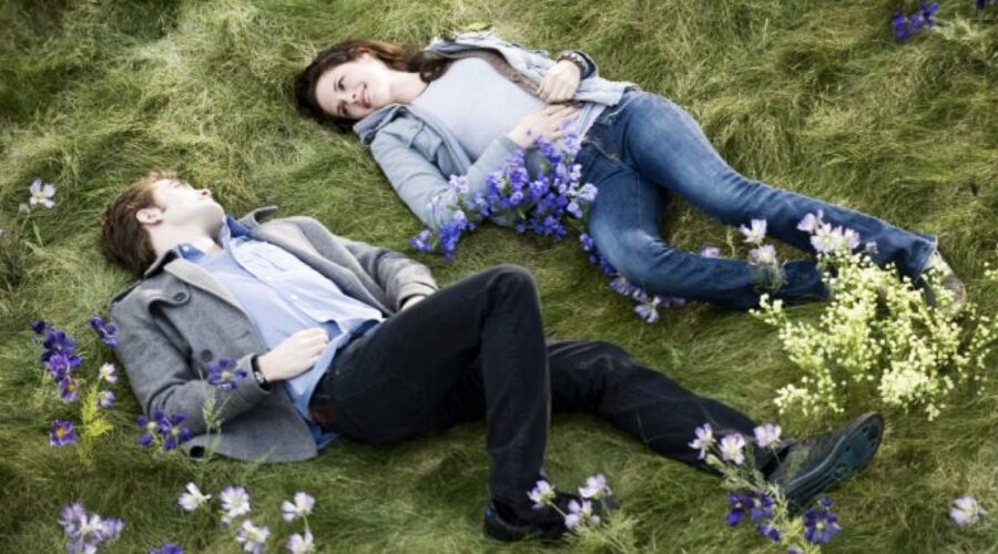 Twilight New Moon con ROBERT PATTINSON E KRISTEN STEWART nei panni di Edward e Bella foto per Concessione di Eagle Pictures e Mediaset