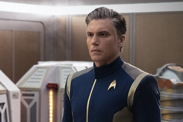 Anson Mount nei panni del capitano Pike in Star Trek Discovery 2. Credits Michael Gibson Netflix