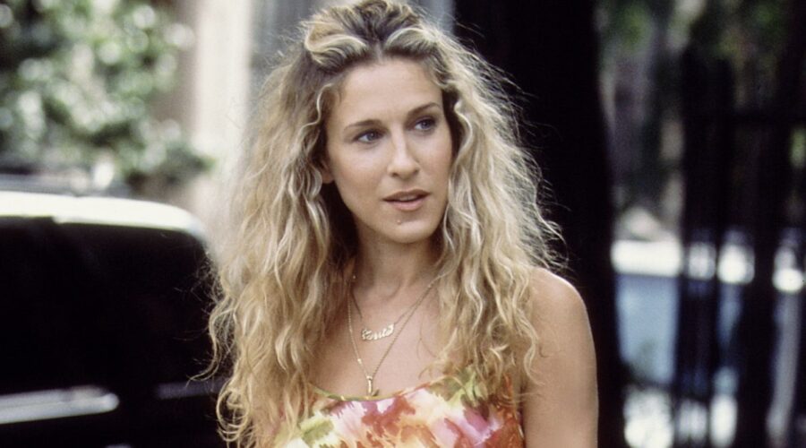 Carrie Bradshaw interpretate da Cynthia Nixon, Kim Cattrall, Kristin Davis e Sarah Jessica Parker Credits HBO e SKY