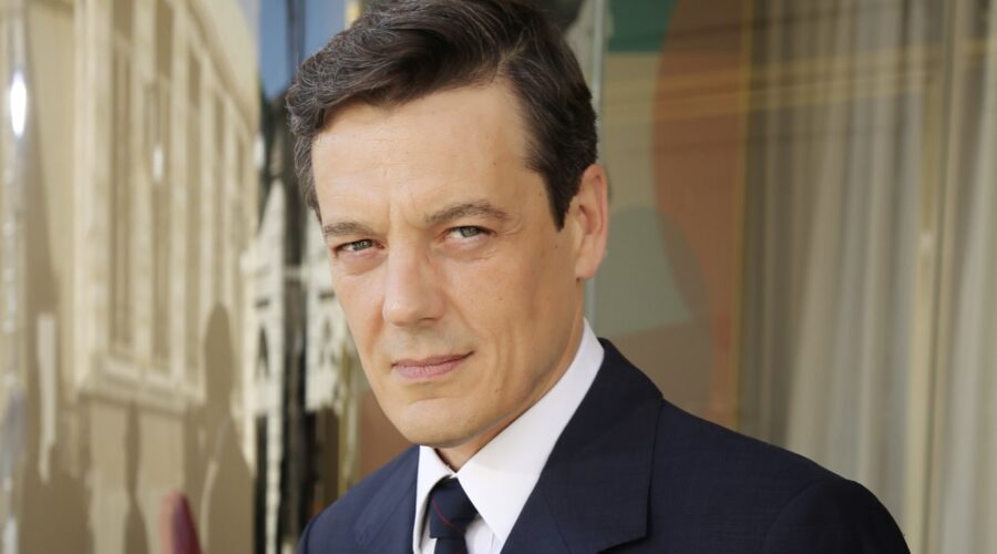 Giorgio Lupano interpreta Luciano Cattaneo ne Il Paradiso delle Signore, qui nella stagione Daily 2 Credits RAI