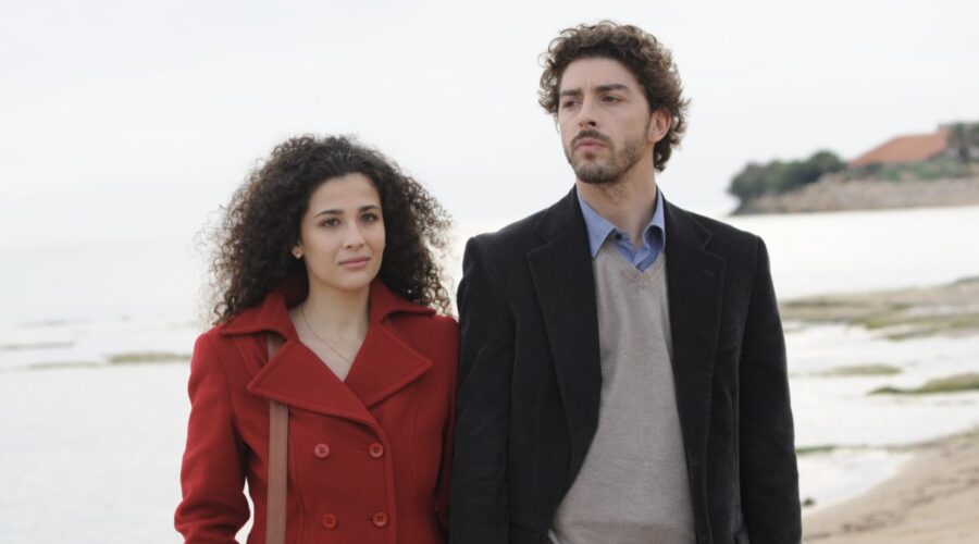 Il giovane Montalbano Mery e Salvo interpretati da Katia Greco e Michele Riondino foto Credits di Fabrizio Di Giulio, Palomar e RAI