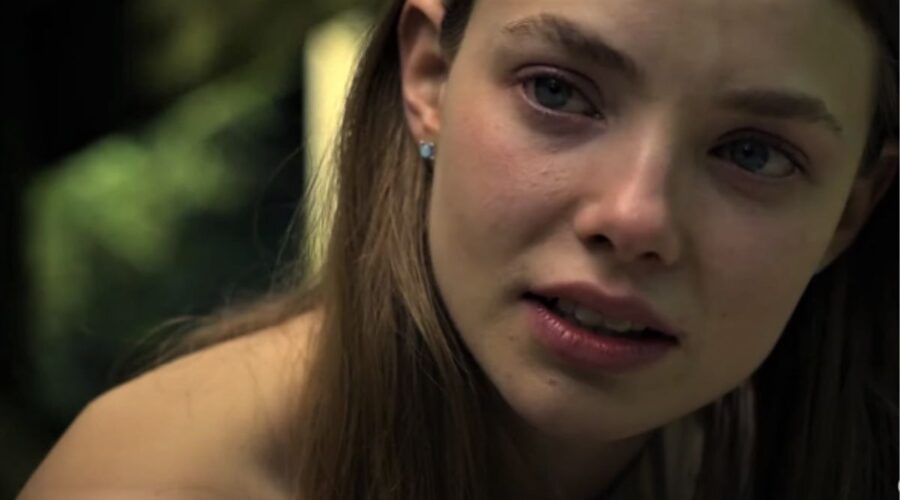 Kristine Froseth in Cercando Alaska serie tv, immagine dal trailer ufficiale Credits Hulu