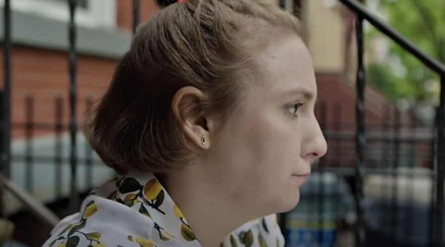 Lena Dunham è Hannah in Girls serie tv, immagine dal trailer ufficiale, Credits HBO