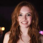 Melis Sezen è Deren Kutlu in Sisterhood - Sevgili Geçmiş, qui al concerto di J Balvin sponsorizzato da Guess a Instanbul nel 2019 Credits Levent Kulu e Getty Images per Guess