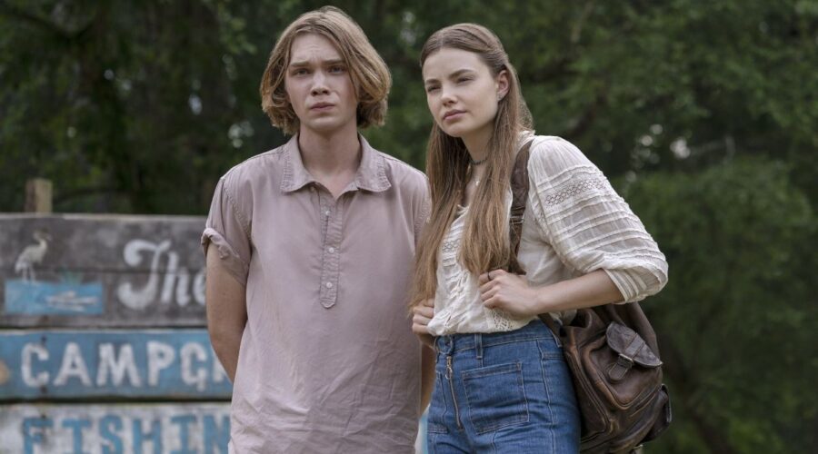 Come finisce cercando alaska Miles (Charlie Plummer) e Alaska in Looking for Alaska (Kristine Froseth). Credits Sky