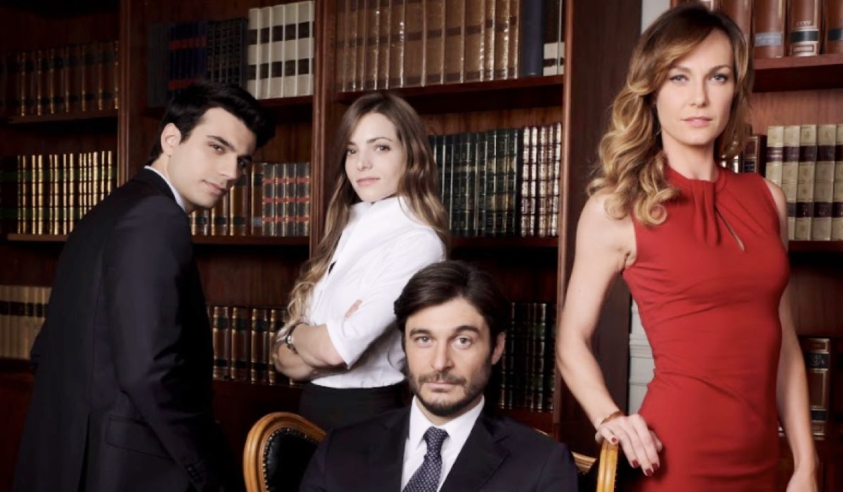 Non dirlo al mio capo 2 da sinistra Gianmarco Saurino, Aurora Ruffino, Lino Guanciale e Sara Zanier Credits Fabio Lovino e RAI