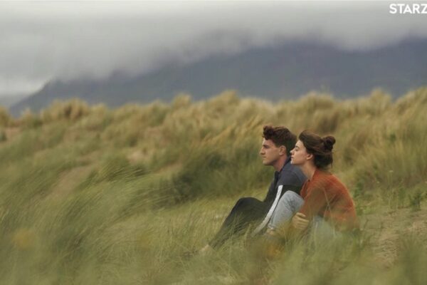 Paul Mescal e Daisy Edgar-Jones in una scena di Normal People. Credits STARZPLAY