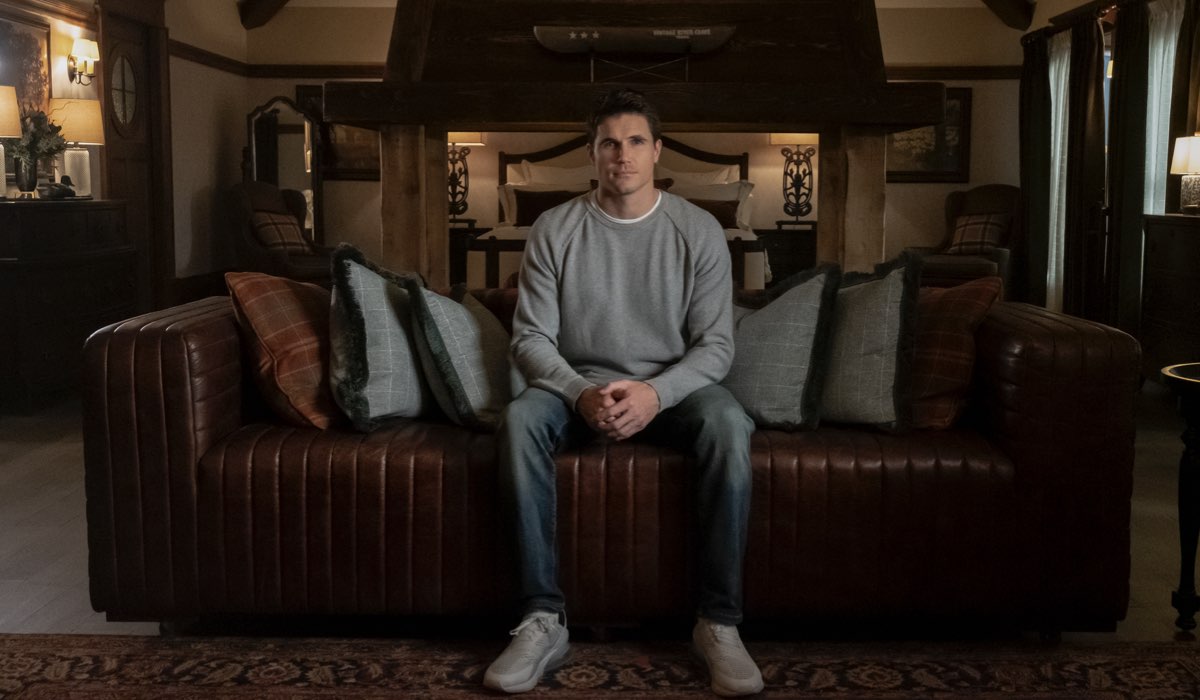 Robbie Amell nei panni di Nathan Brown in Upload. Credits Amazon Prime Video