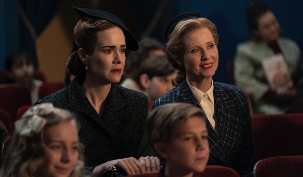 Sarah Paulson e Cynthia Nixon in una scena di Ratched. Credits Saeed Adyani Netflix