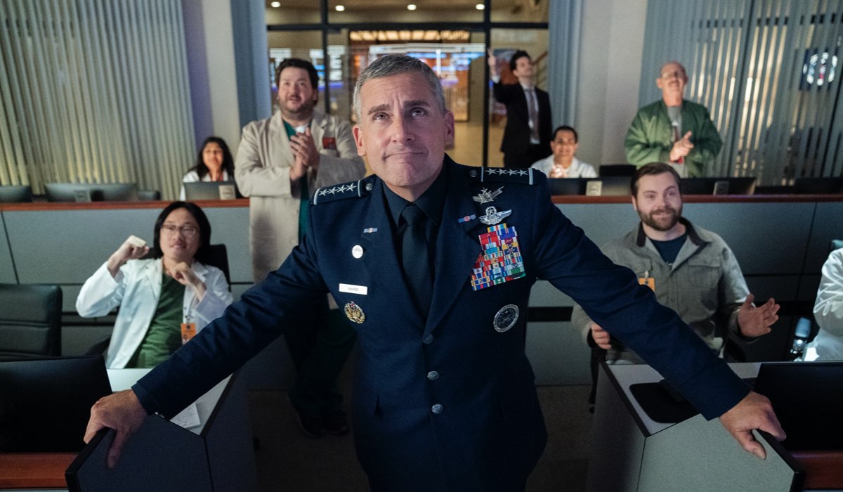 Steve Carell nei panni di Mark R. Naird in Space Force. Credits Aaron Epstein Netflix